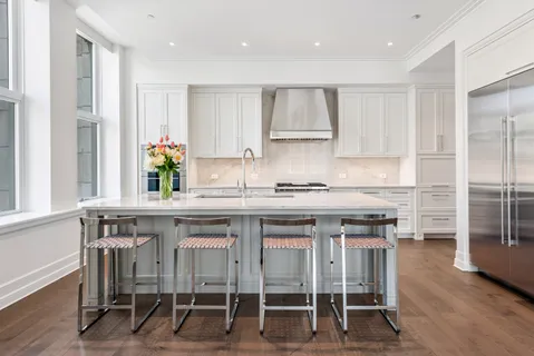 $3,100,000 | 435 North Michigan Avenue, Unit 1803, Chicago, IL 60611