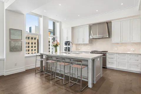 $3,100,000 | 435 North Michigan Avenue, Unit 1803, Chicago, IL 60611