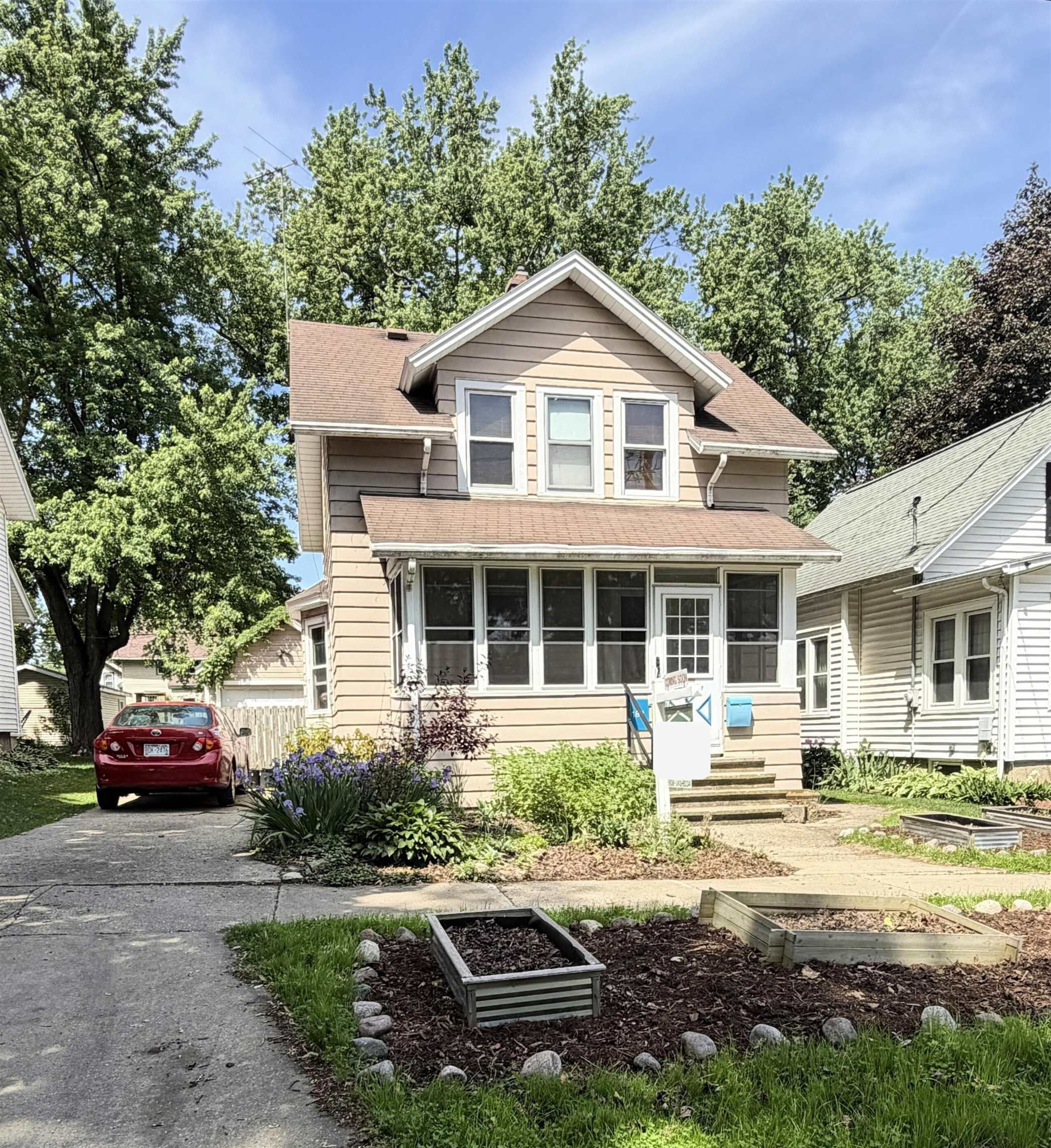 182 Ryan Street Madison, WI 53704 - Photo 2 of 32