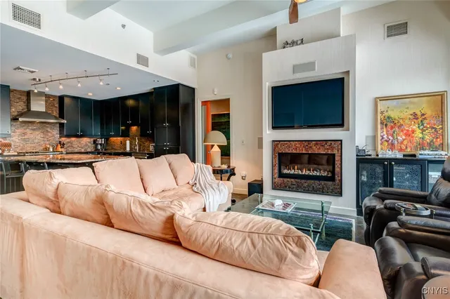 $3,800 | 211 West Jefferson Street, Unit 405, Syracuse, NY 13202