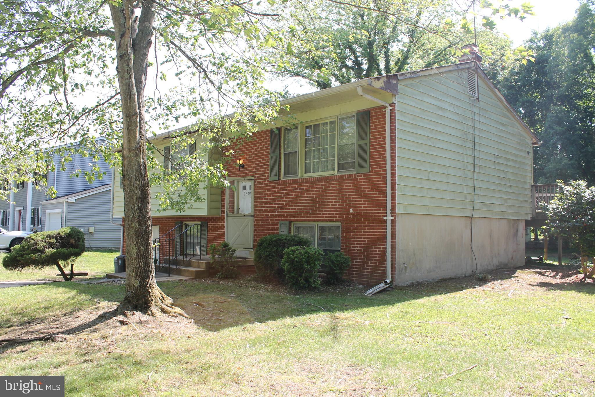 9309 Cross Bow Road Fort Washington, MD 20744 - Photo 30 of 32 Outside Sideview