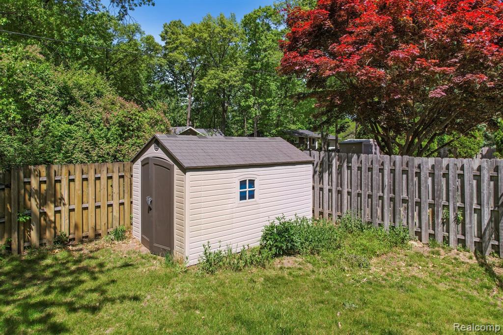 2460 Lakena Road West Bloomfield, MI 48324 - Photo 38 of 53