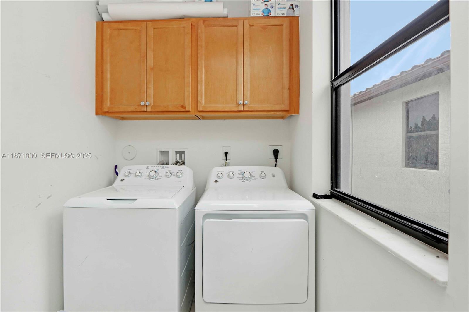 3293 West 98th Place Hialeah, FL 33018 - Photo 20 of 49 a utility room with dryer and washer
