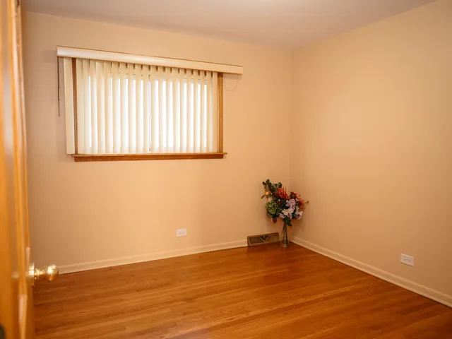 $359,000 | 9404 Hamlin Avenue, Des Plaines, IL 60016