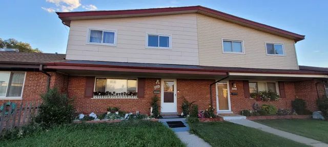 $359,000 | 9404 Hamlin Avenue, Des Plaines, IL 60016
