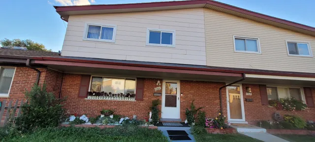 $359,000 | 9404 Hamlin Avenue, Des Plaines, IL 60016