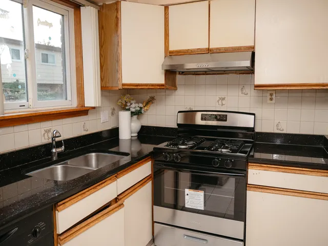 $359,000 | 9404 Hamlin Avenue, Des Plaines, IL 60016