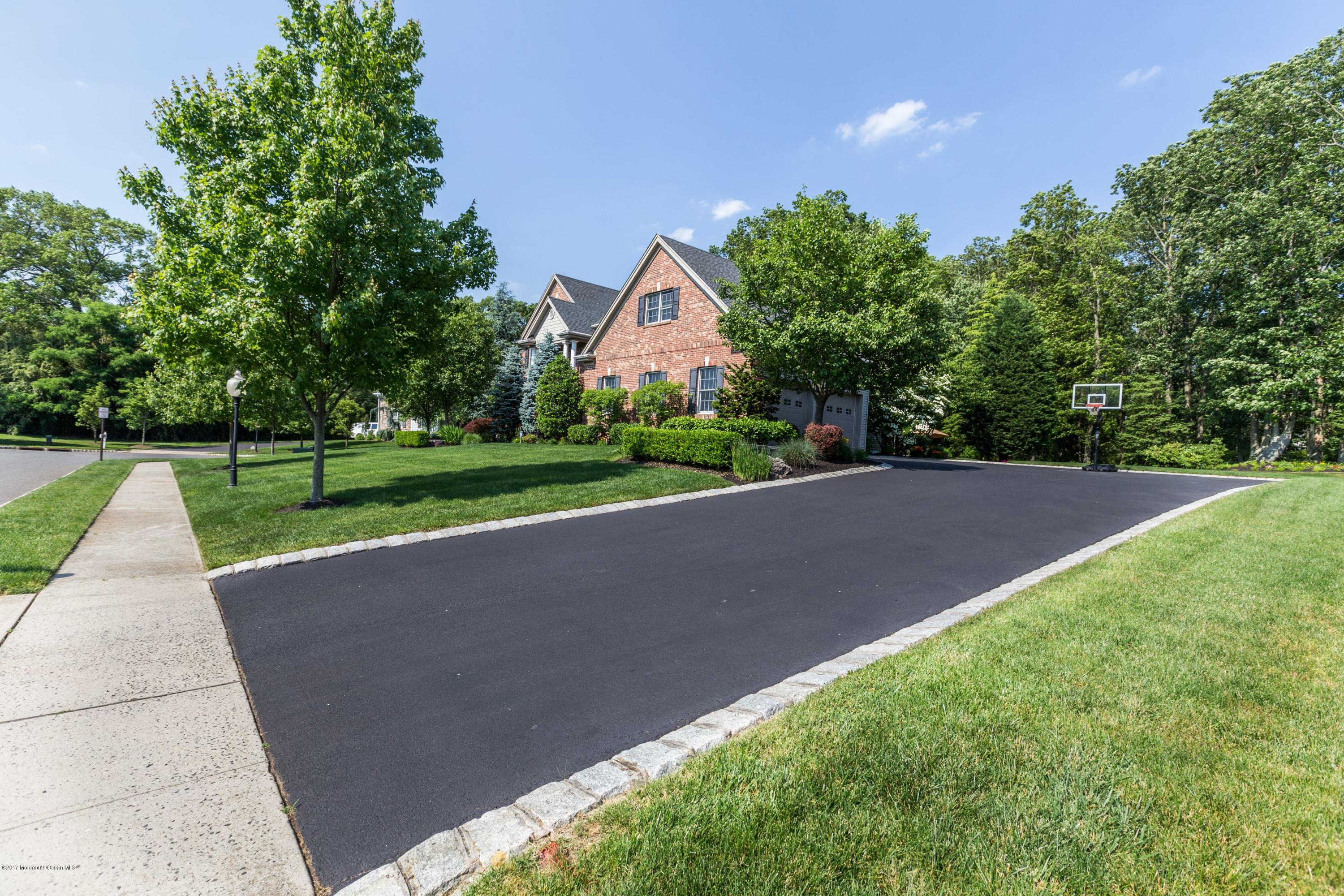 1279 Bradford Run Spring Lake, NJ 07762 - Photo 5 of 62 Driveway