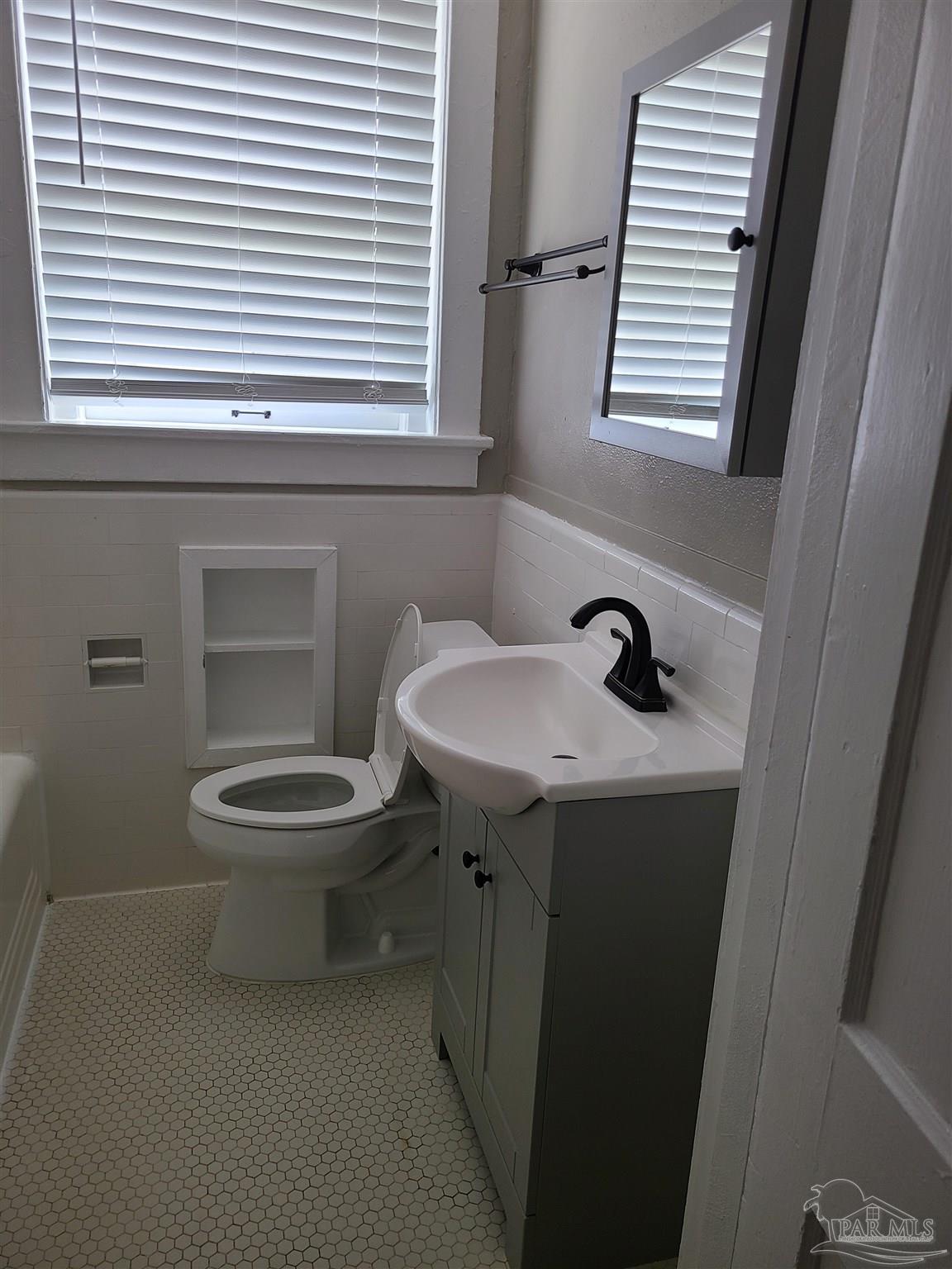 114 W Lane Pensacola, FL 32501 - Photo 10 of 27