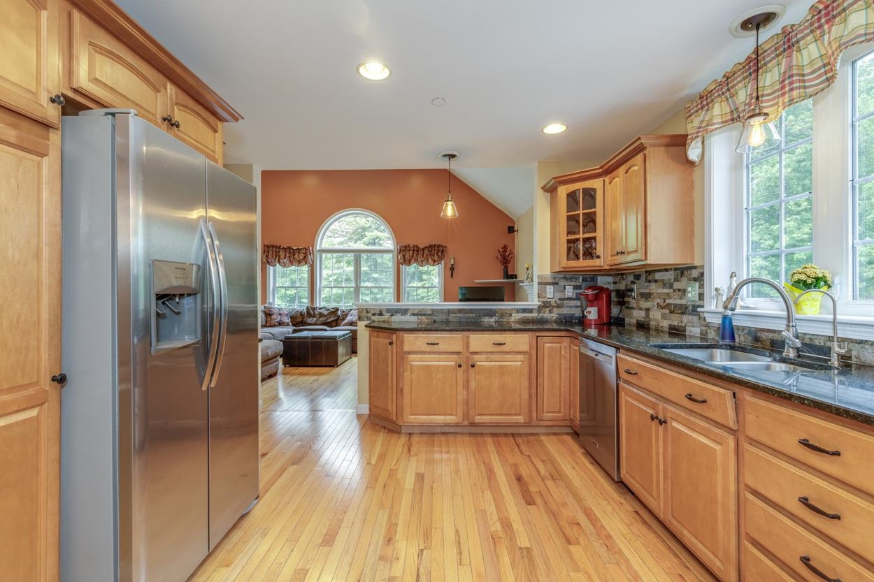 9 Misty Lane Hooksett, NH 03106 - Photo 6 of 57