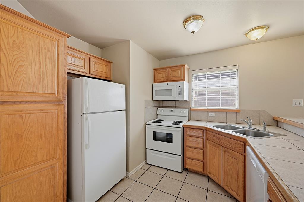 1017 Rice Street Denison, TX 75020 - Photo 8 of 20 Gallery Image 8
