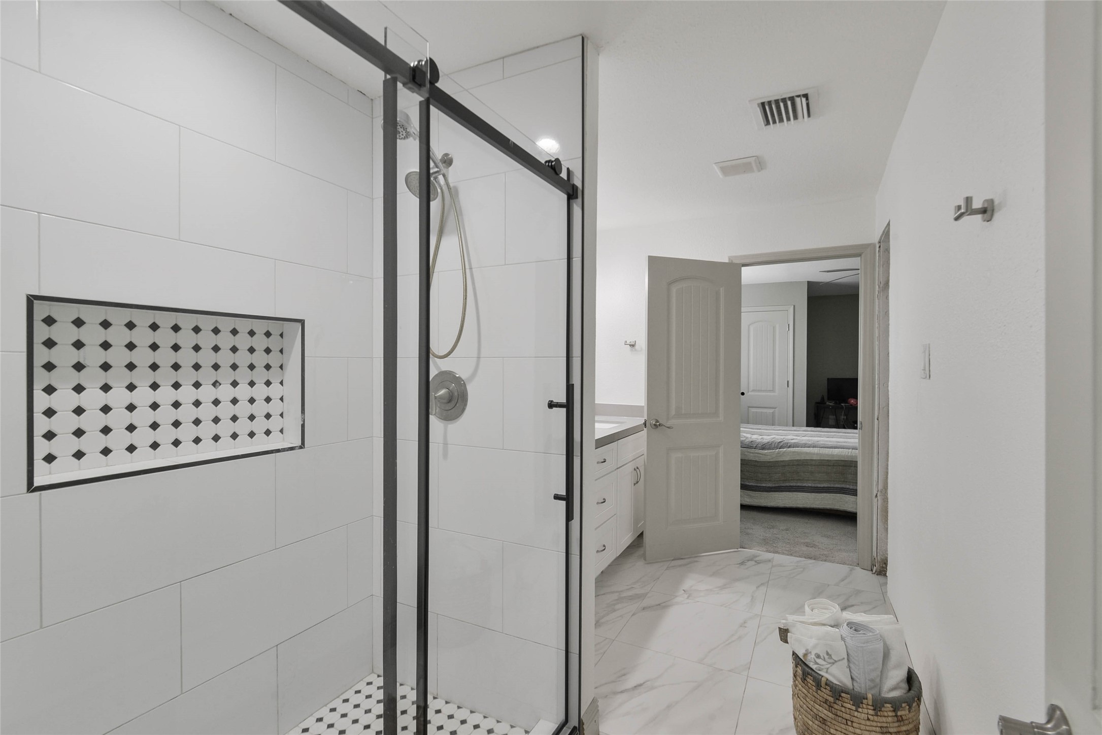 531 Brandon Road Conroe, TX 77302 - Photo 16 of 33 a bathroom with a tub and shower