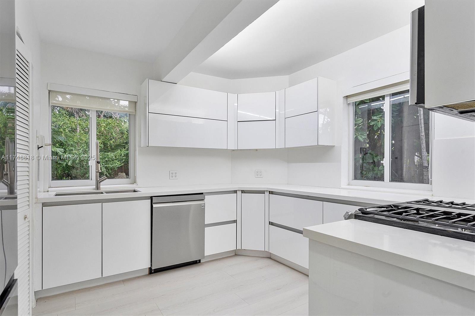 600 Surfside Boulevard Surfside, FL 33154 - Photo 22 of 62