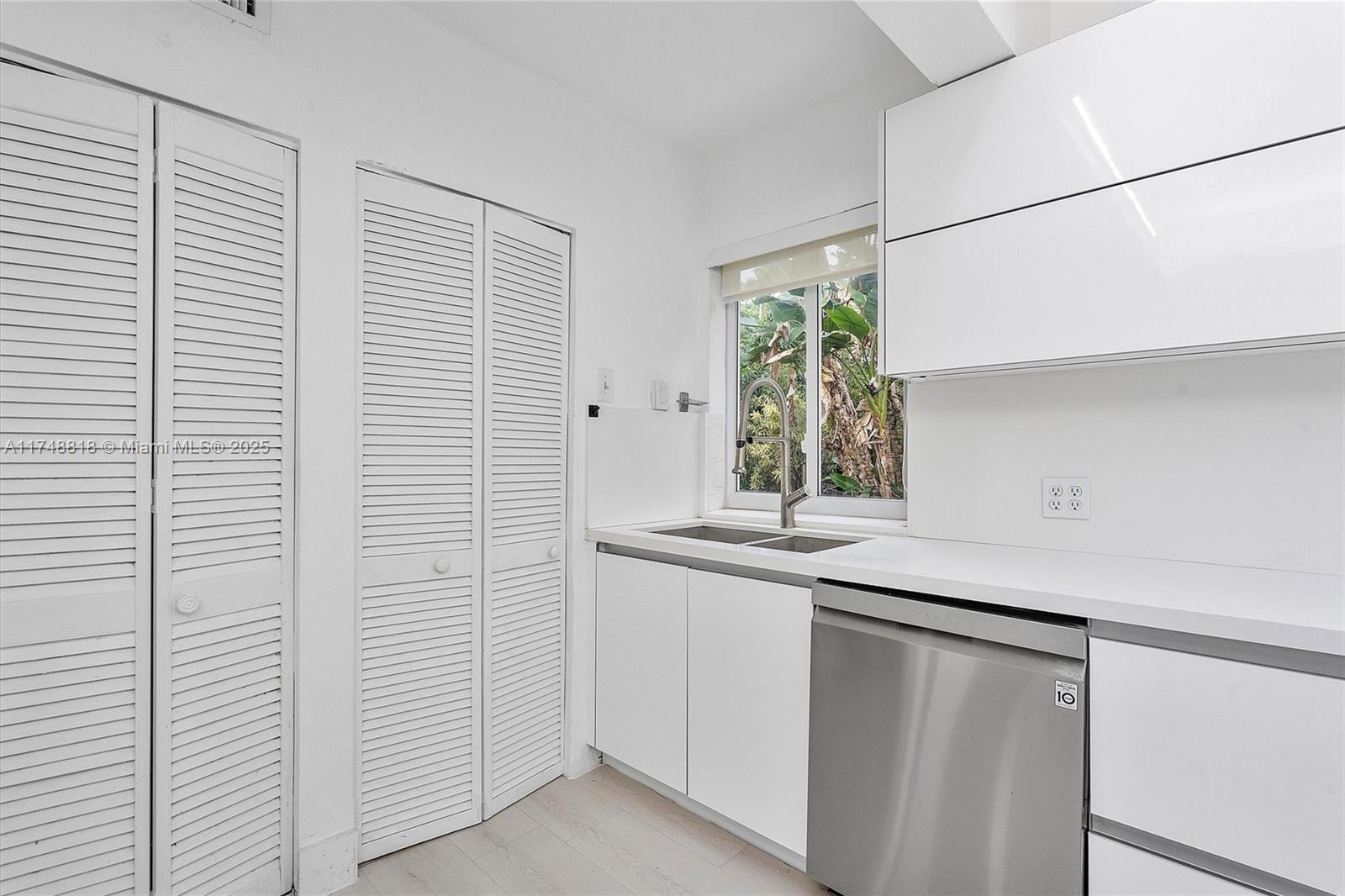 600 Surfside Boulevard Surfside, FL 33154 - Photo 26 of 62