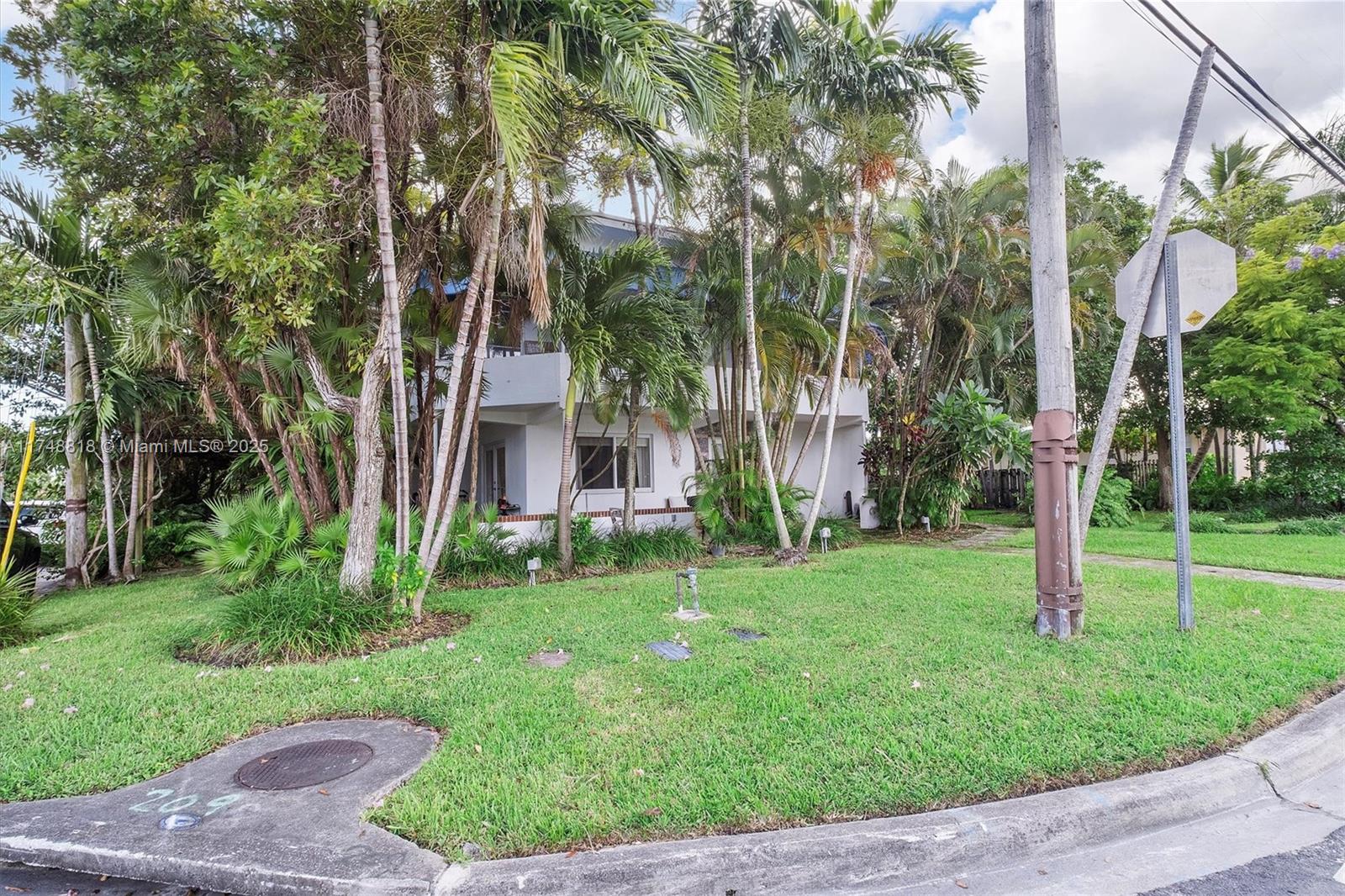 600 Surfside Boulevard Surfside, FL 33154 - Photo 30 of 62