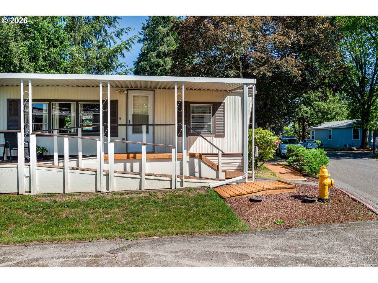 1475 Green Acres Road, Unit 172 Eugene, OR 97408 - Photo 32 of 35 a view of a house with backyard and porch