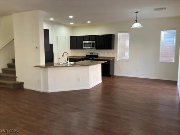 $2,100 | 9532 Knopfler Lane, Las Vegas, NV 89148