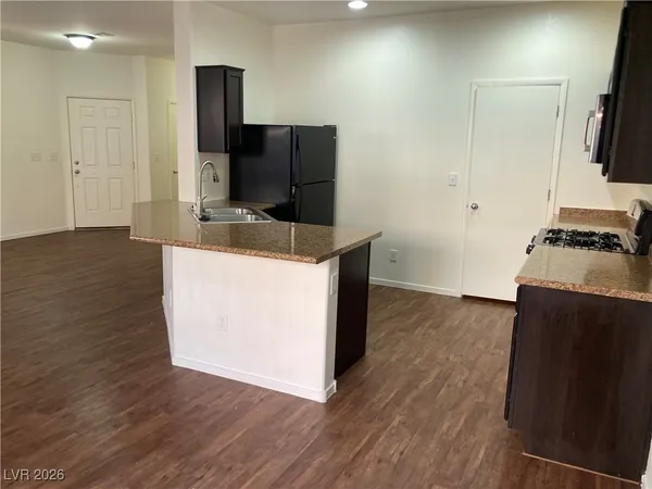 $2,100 | 9532 Knopfler Lane, Las Vegas, NV 89148