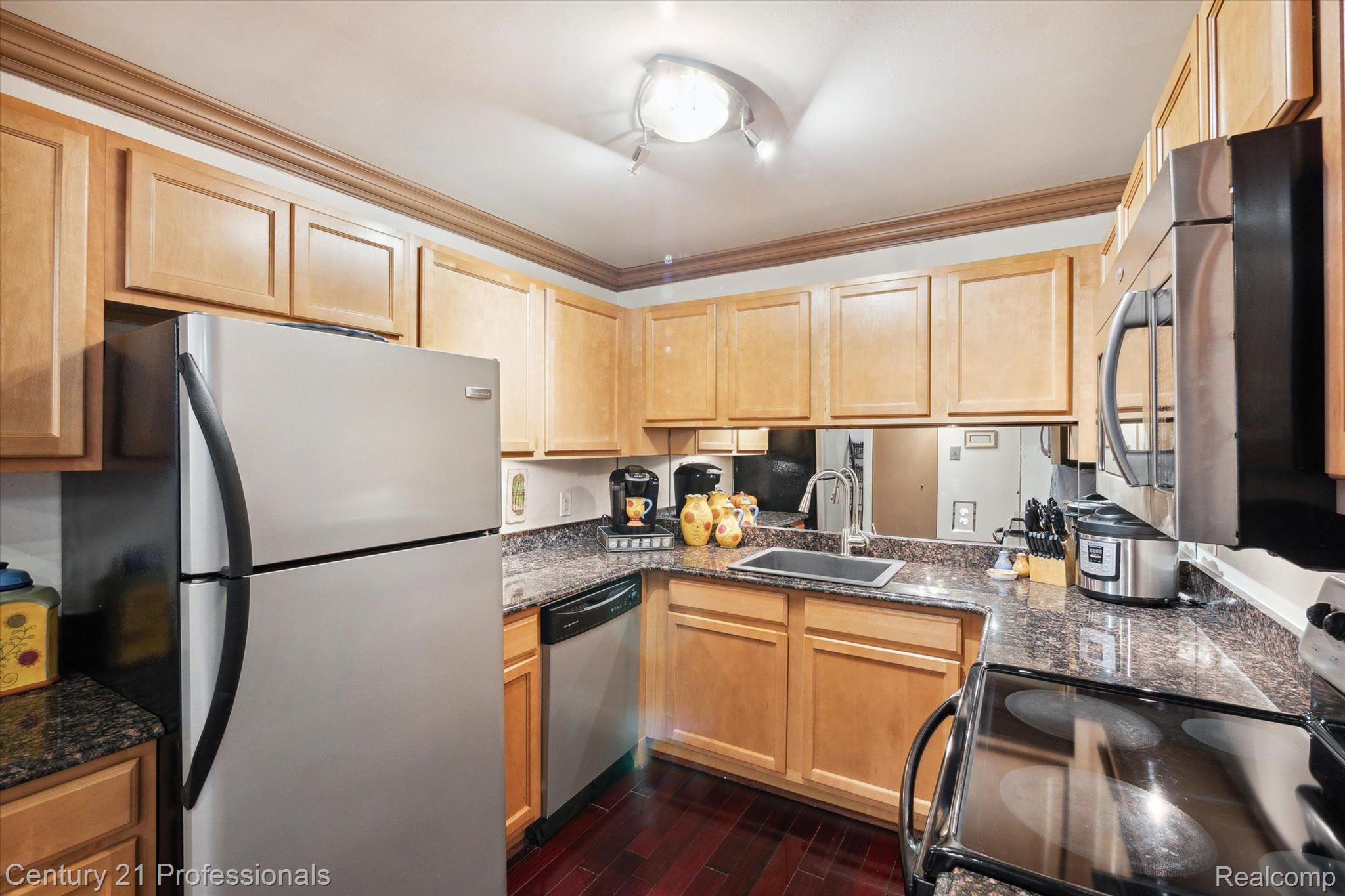 2377 Walton Blvd., Unit 13 Rochester, MI 48309 - Photo 7 of 19 Gallery Image 7