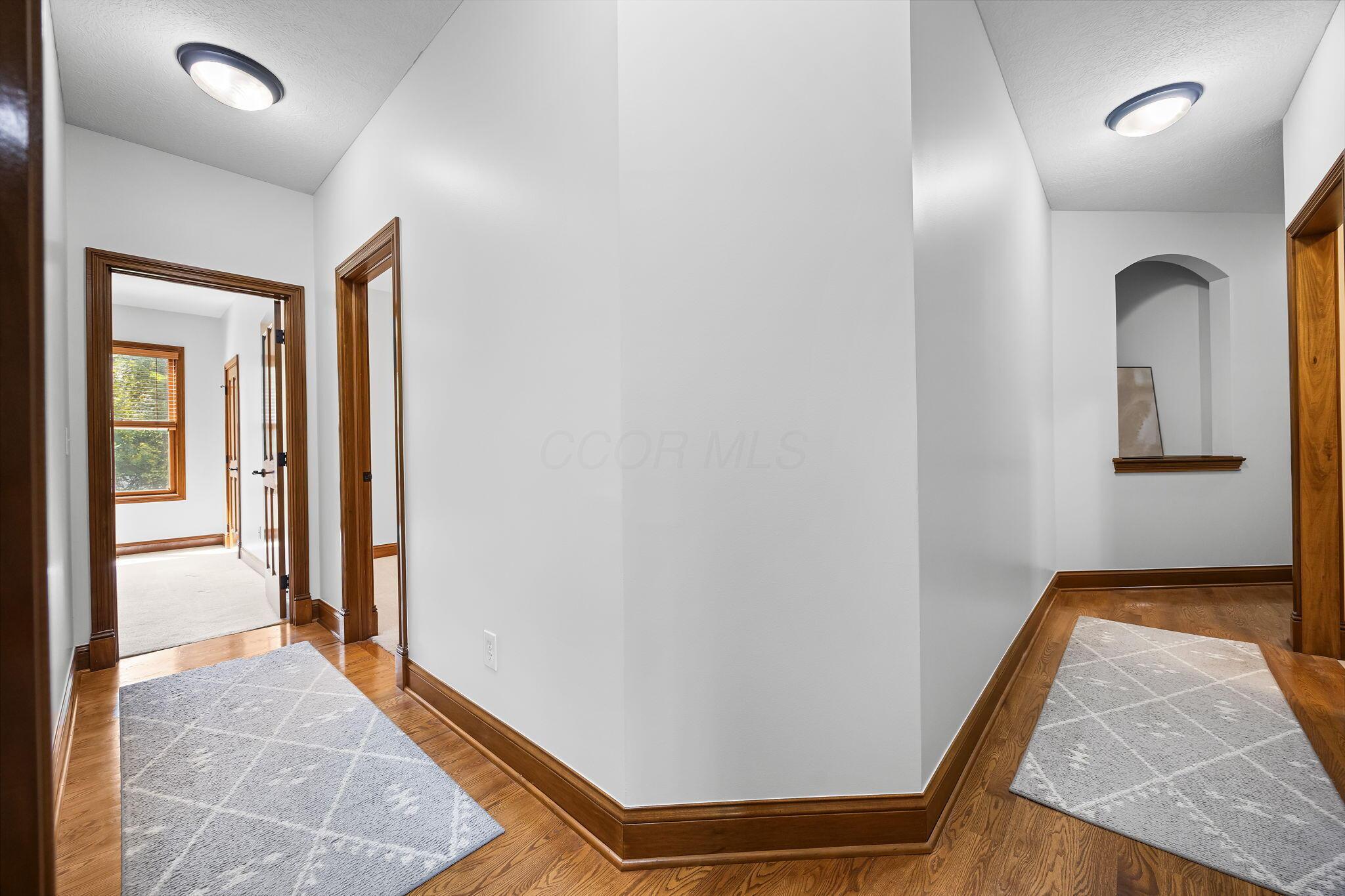 8312 Steitz Road Powell, OH 43065 - Photo 35 of 78 Hallway with niche