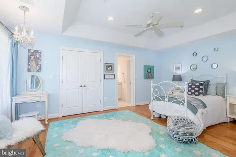 $2,100,000 | 5601 Vernon Place, Bethesda, MD 20817