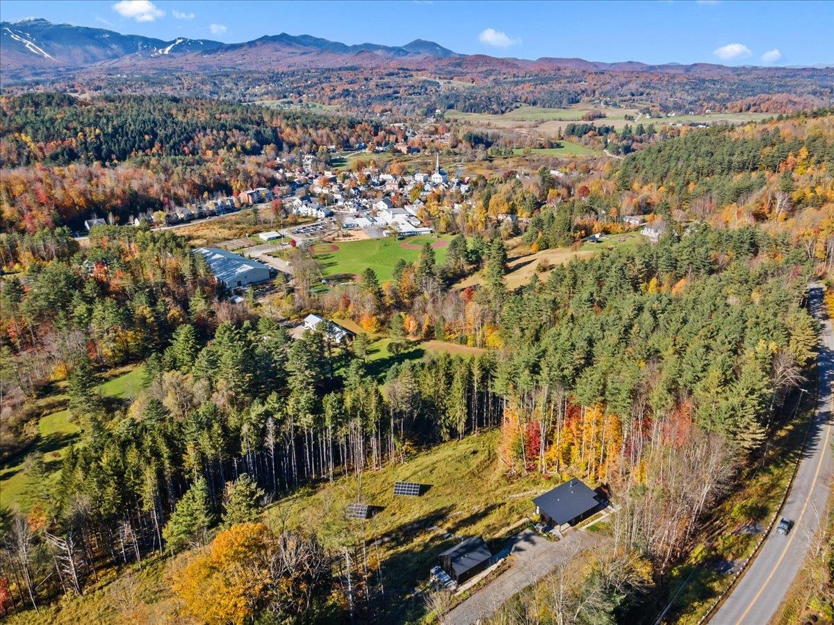 129 Eloise Lane, Unit B Stowe, VT 05672 - Photo 4 of 42