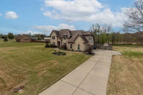 $560,000 | 475 Crooked Creek Drive, Oakland, TN 38060