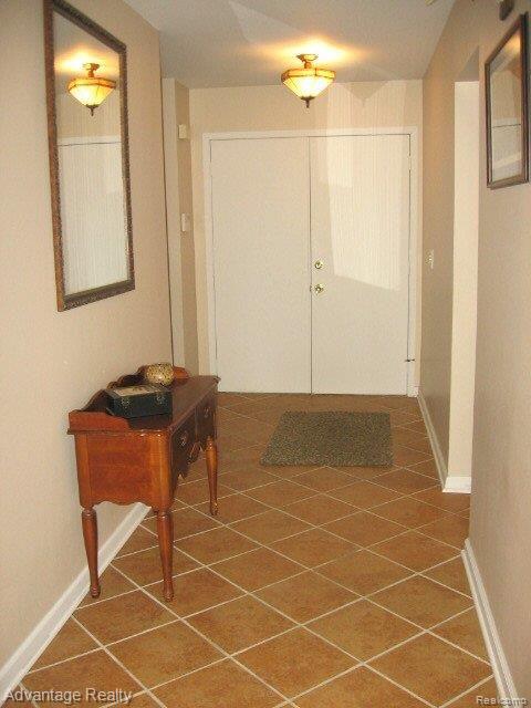 11470 Common Road Warren, MI 48093 - Photo 19 of 21 foyer.JPG