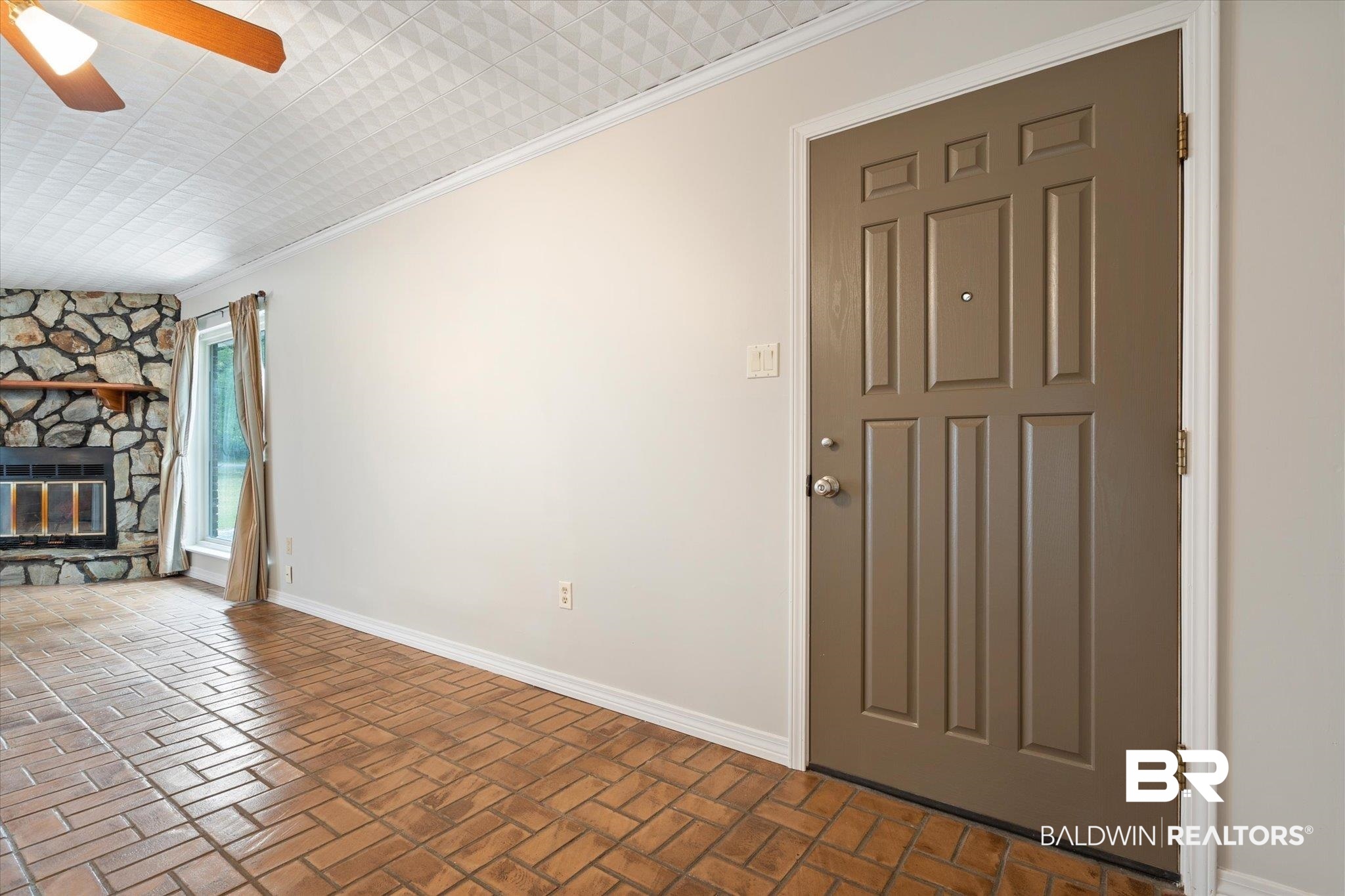 2316 Riverside Drive Mobile, AL 36605 - Photo 12 of 34 Living room