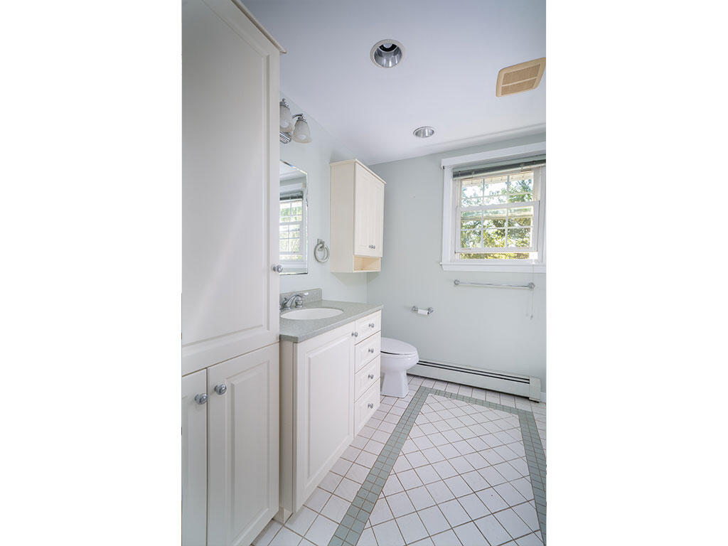 32 Valley Road Cape Elizabeth, ME 04107 - Photo 14 of 46 Bath1
