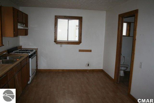 6135 South West County Line Road Blanchard, MI 49310 - Photo 5 of 25 1766680-4.JPG