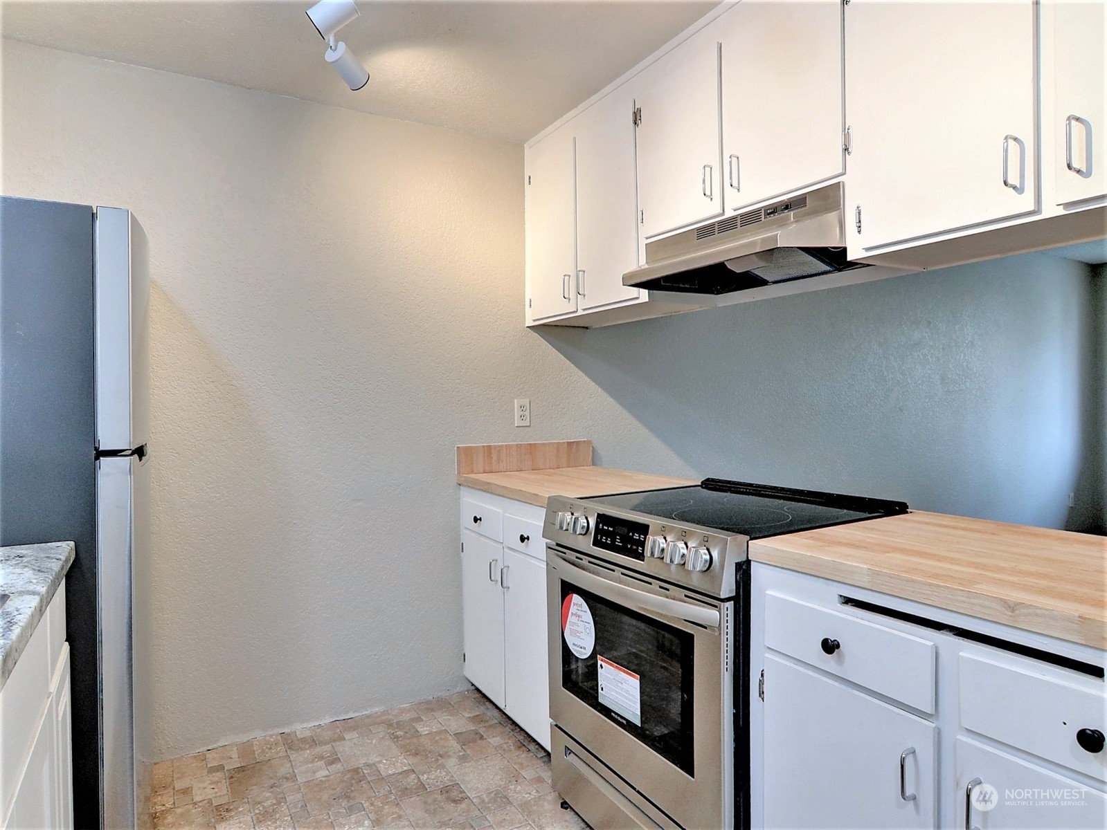 2629 Rucker Avenue, Unit 6 Everett, WA 98201 - Photo 5 of 14 a stove top oven sitting inside of a kitchen