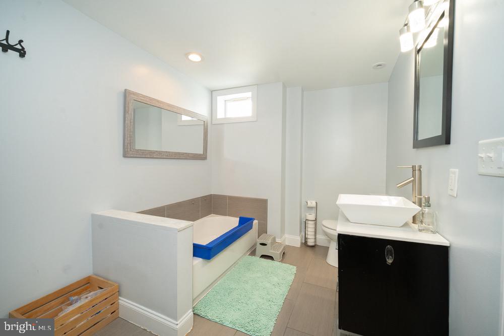 237 Mifflin Street Philadelphia, PA 19148 - Photo 12 of 15 Full Bathroom