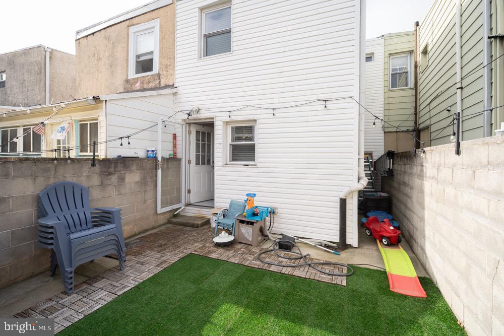 237 Mifflin Street Philadelphia, PA 19148 - Photo 14 of 15 Large Backyard