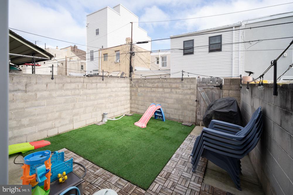 237 Mifflin Street Philadelphia, PA 19148 - Photo 15 of 15 Large Backyard