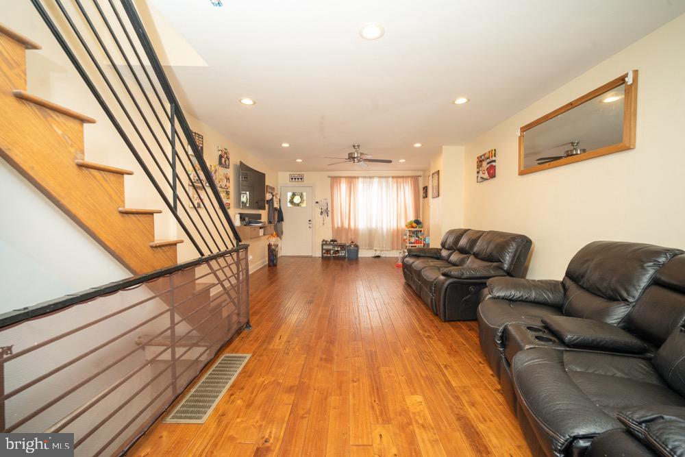 237 Mifflin Street Philadelphia, PA 19148 - Photo 4 of 15 Front Bedroom