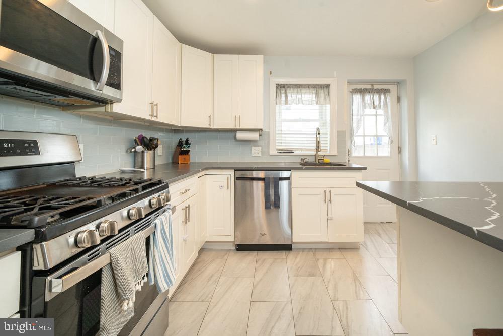 237 Mifflin Street Philadelphia, PA 19148 - Photo 5 of 15 Spacious Kitchen