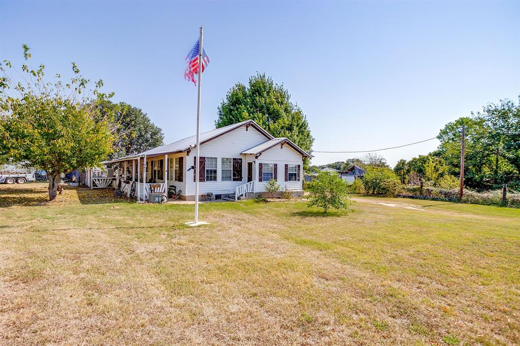 1035 Summit Drive Springtown, TX 76082 - Photo 1 of 38 View of front of home with a front yard