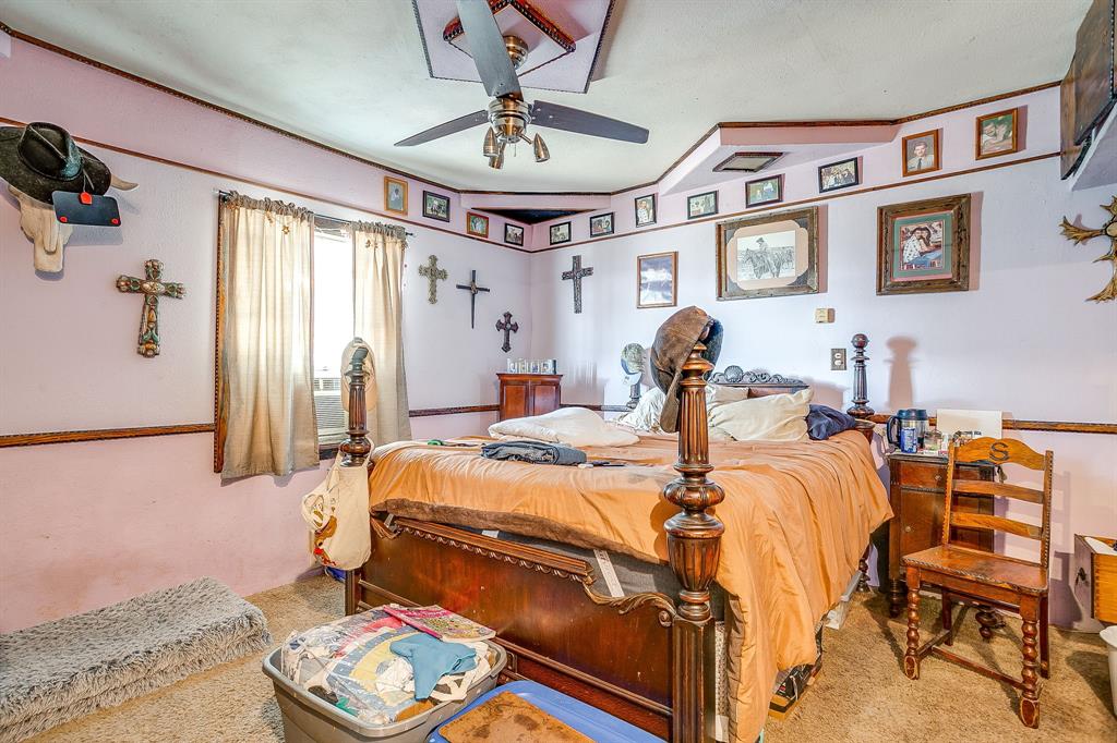 1035 Summit Drive Springtown, TX 76082 - Photo 26 of 38 Bedroom featuring ceiling fan and carpet