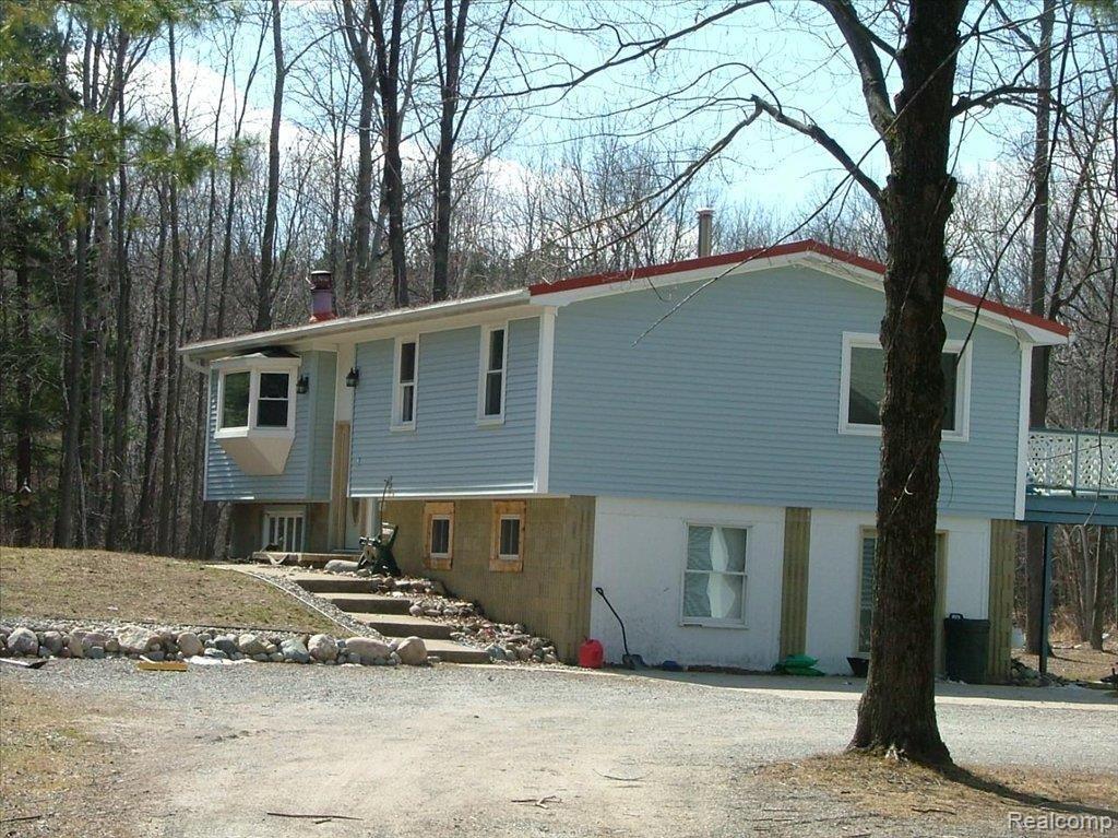 2115 North Huron Road Pinconning, MI 48650 - Photo 1 of 8 705512366 Front view