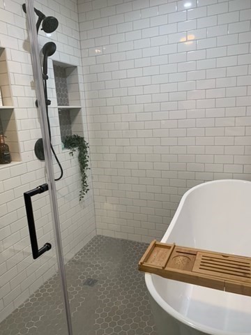 212 Arnold Road Sturbridge, MA 01518 - Photo 9 of 21 a bathroom with a shower