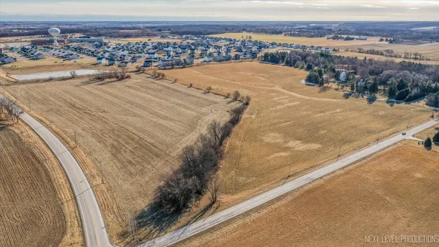 $2,500,000 | 17N753 Widmayer Road, Hampshire, IL 60140