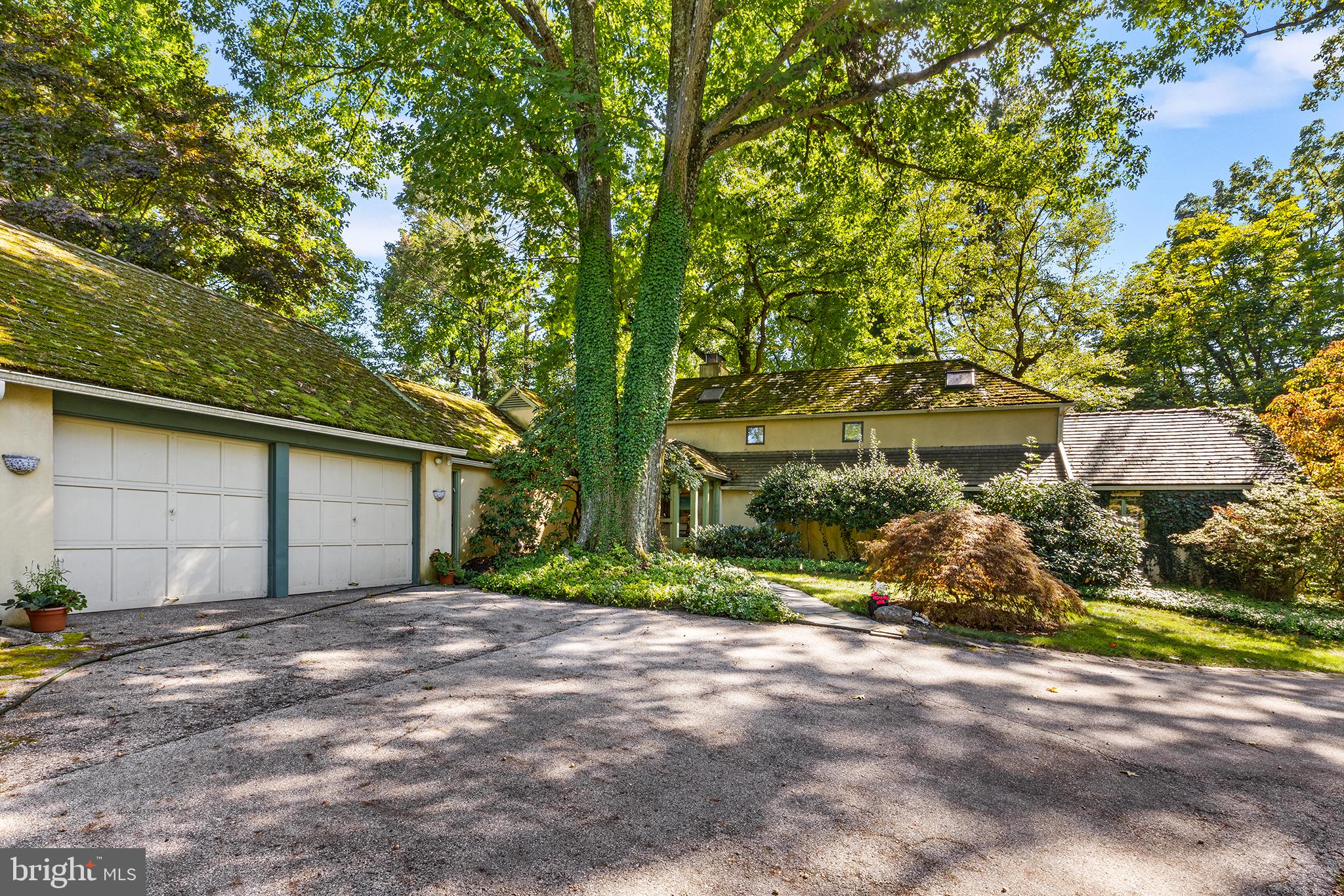 328 Beaumont Road Devon, PA 19333 - Photo 27 of 57 attached two car garage