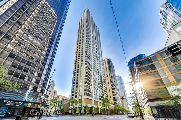 $500,000 | 400 East Ohio Street, Unit 1702, Chicago, IL 60611