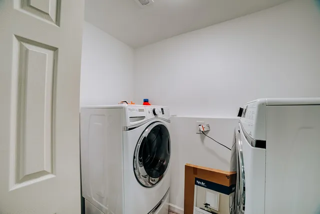 $289,900 | 2775 East Riverview Drive, Kankakee, IL 60901