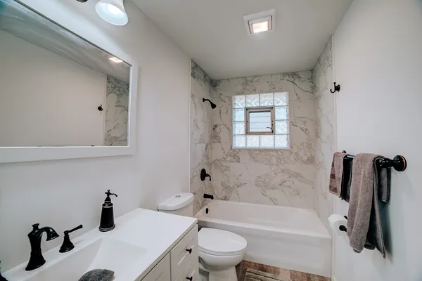 $289,900 | 2775 East Riverview Drive, Kankakee, IL 60901