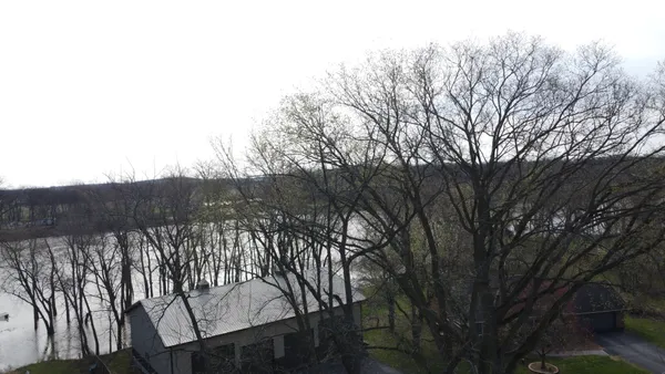 $289,900 | 2775 East Riverview Drive, Kankakee, IL 60901