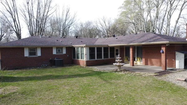 $289,900 | 2775 East Riverview Drive, Kankakee, IL 60901