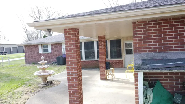 $289,900 | 2775 East Riverview Drive, Kankakee, IL 60901