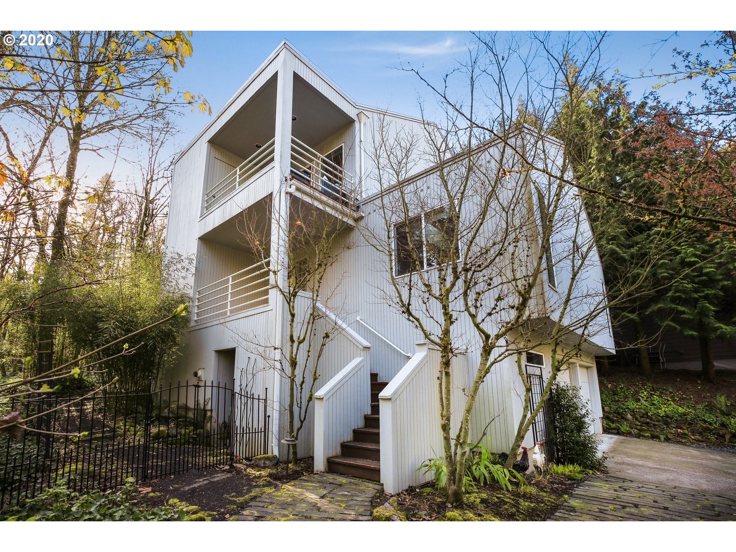 802 Southwest Terwilliger Place Portland, OR 97239 - Photo 1 of 32 Gallery Image 1